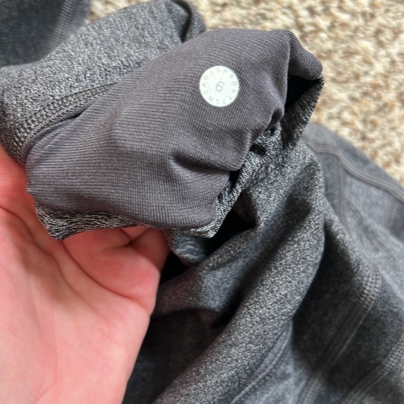 GREAT CONDITION- Lululemon Mesh Leggings - Picture 4 of 4